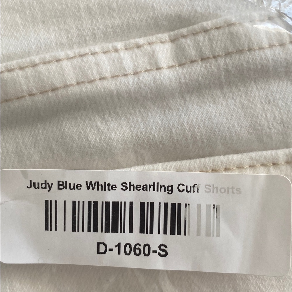 Judy blue NWT white shearling cuff shorts size small - Picture 2 of 9